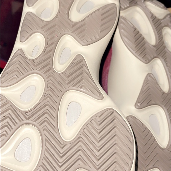 Athletic_Shoes